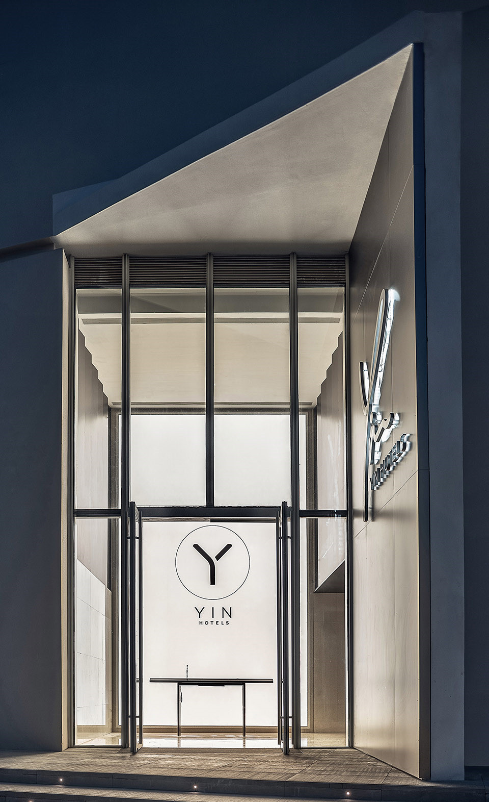 未来感十足的工业风酒店装修设计——YIN Hotel(图2)
