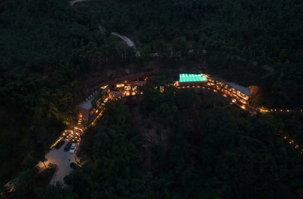 郑州金博大分享特色洞穴休闲度假酒店装修设计(图2)
